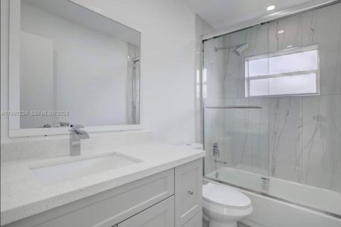 Снять в аренду виллу или дом в Норт-Лодердейл, Флорида 3 спальни, 117.15м2, № 2044356 - фото 11