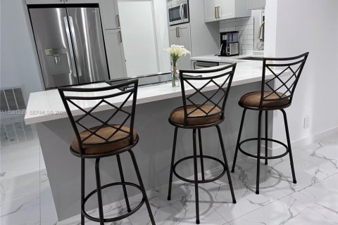 Снять в аренду виллу или дом в Норт-Лодердейл, Флорида 3 спальни, 117.15м2, № 2044356 - фото 6