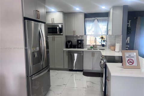 Снять в аренду виллу или дом в Норт-Лодердейл, Флорида 3 спальни, 117.15м2, № 2044356 - фото 5