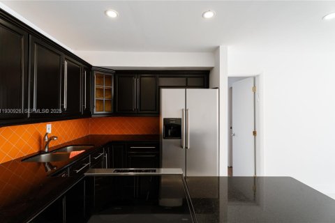 Copropriété à louer à North Miami Beach, Floride: 2 chambres, 74.97 m2 № 1990654 - photo 5