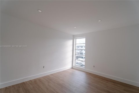 Copropriété à louer à North Miami Beach, Floride: 2 chambres, 74.97 m2 № 1990654 - photo 16