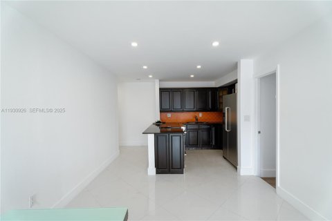 Copropriété à louer à North Miami Beach, Floride: 2 chambres, 74.97 m2 № 1990654 - photo 7