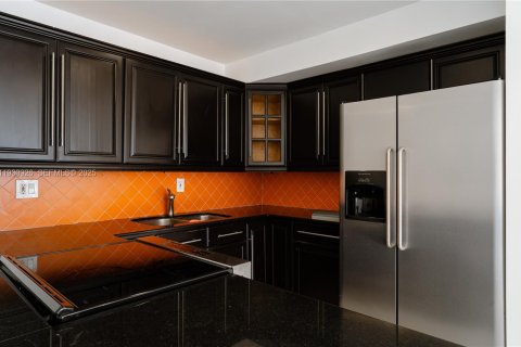 Copropriété à louer à North Miami Beach, Floride: 2 chambres, 74.97 m2 № 1990654 - photo 4