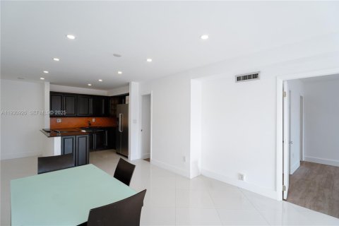 Copropriété à louer à North Miami Beach, Floride: 2 chambres, 74.97 m2 № 1990654 - photo 9