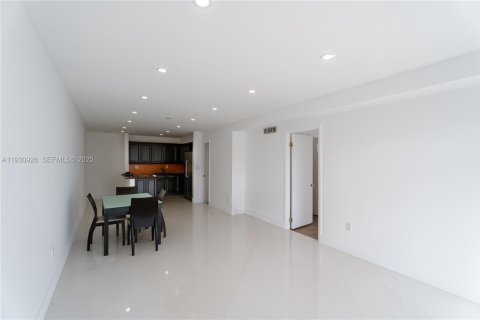 Copropriété à louer à North Miami Beach, Floride: 2 chambres, 74.97 m2 № 1990654 - photo 8