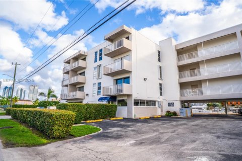 Copropriété à louer à North Miami Beach, Floride: 2 chambres, 74.97 m2 № 1990654 - photo 22