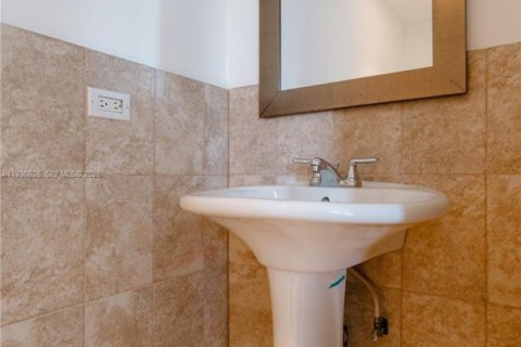Copropriété à louer à North Miami Beach, Floride: 2 chambres, 74.97 m2 № 1990654 - photo 17