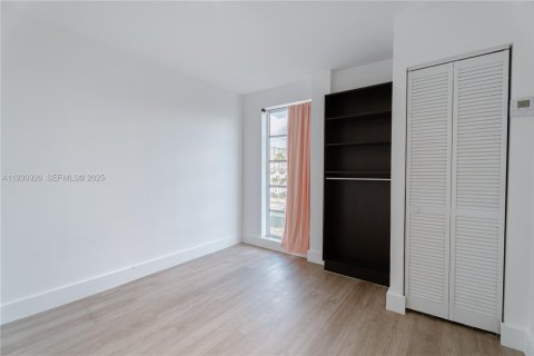 Copropriété à louer à North Miami Beach, Floride: 2 chambres, 74.97 m2 № 1990654 - photo 10