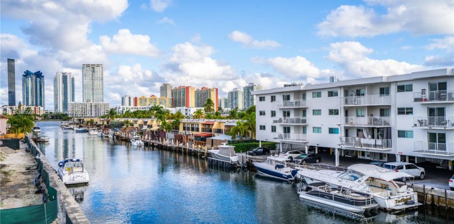 Condo à North Miami Beach, Floride, 2 chambres  № 1990654