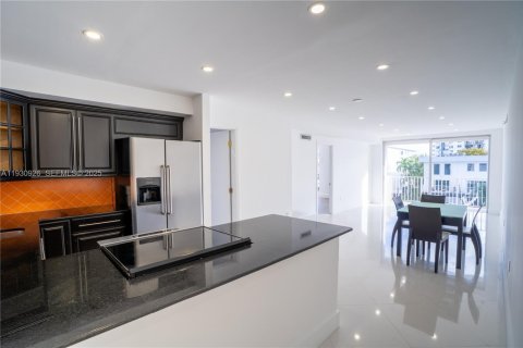 Copropriété à louer à North Miami Beach, Floride: 2 chambres, 74.97 m2 № 1990654 - photo 2