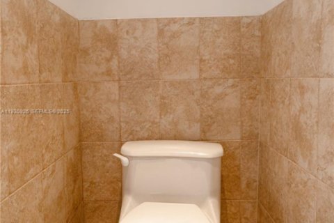 Copropriété à louer à North Miami Beach, Floride: 2 chambres, 74.97 m2 № 1990654 - photo 18
