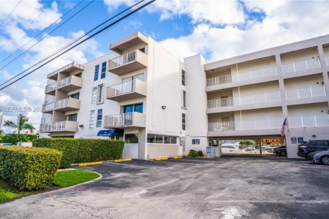 Copropriété à louer à North Miami Beach, Floride: 2 chambres, 74.97 m2 № 1990654 - photo 23