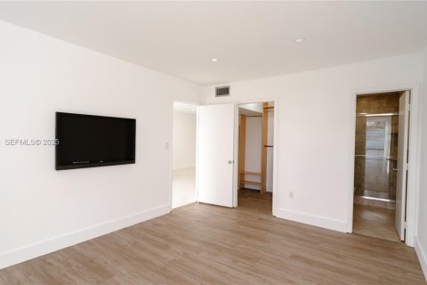 Copropriété à louer à North Miami Beach, Floride: 2 chambres, 74.97 m2 № 1990654 - photo 14
