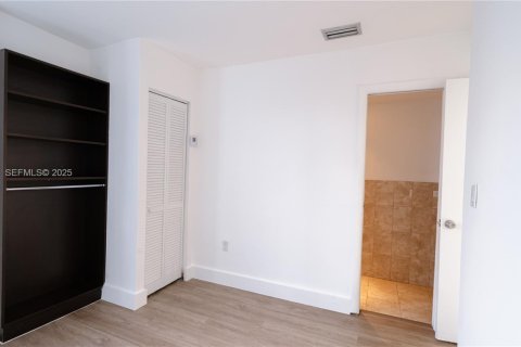 Copropriété à louer à North Miami Beach, Floride: 2 chambres, 74.97 m2 № 1990654 - photo 12