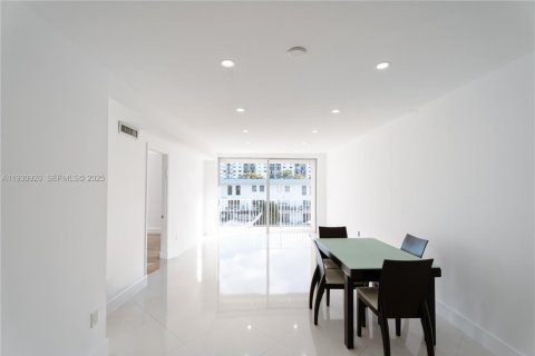 Copropriété à louer à North Miami Beach, Floride: 2 chambres, 74.97 m2 № 1990654 - photo 6