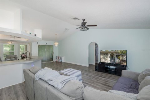 House in New Port Richey, Florida 3 bedrooms, 123.56 sq.m. № 1834755 - photo 9