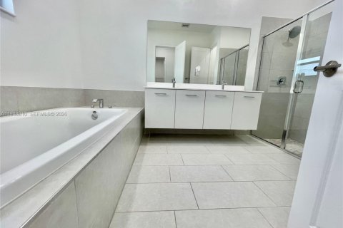 Villa ou maison à vendre à Miramar, Floride: 3 chambres, 190.17 m2 № 2004668 - photo 8