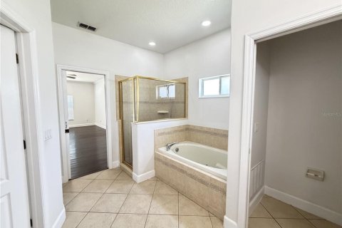 House in STONEYBROOK HILLS in Mount Dora, Florida 5 bedrooms, 279.45 sq.m. № 2304962 - photo 2