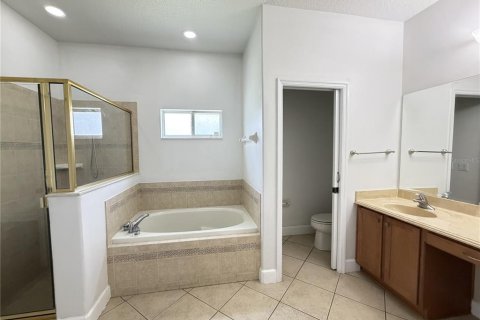 House in STONEYBROOK HILLS in Mount Dora, Florida 5 bedrooms, 279.45 sq.m. № 2304962 - photo 4