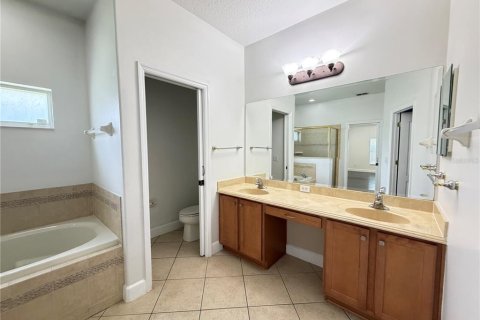 House in STONEYBROOK HILLS in Mount Dora, Florida 5 bedrooms, 279.45 sq.m. № 2304962 - photo 3