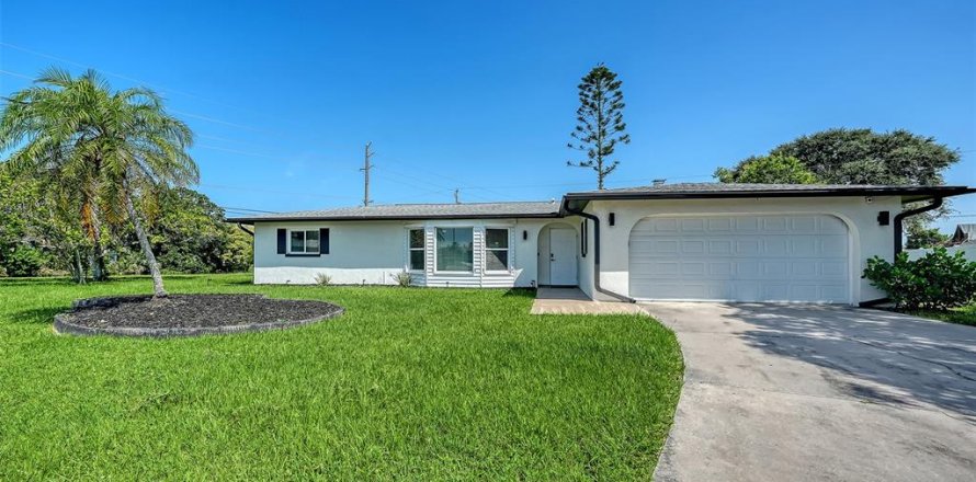 House in Venice, Florida 3 bedrooms, 139.82 sq.m. № 1853099