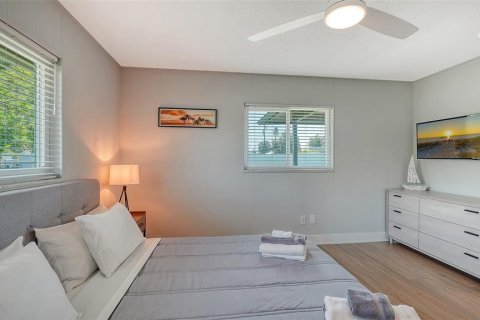 House in Venice, Florida 3 bedrooms, 139.82 sq.m. № 1853099 - photo 25