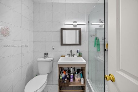 Villa ou maison à vendre à Miami, Floride: 4 chambres, 183.67 m2 № 1966349 - photo 13