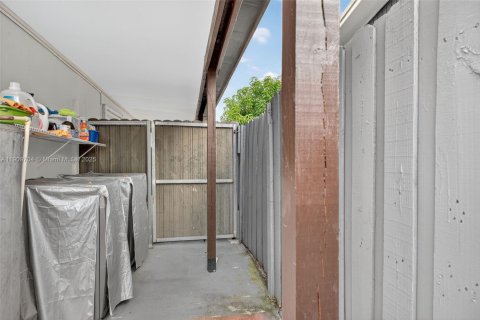 Villa ou maison à vendre à Miami, Floride: 4 chambres, 183.67 m2 № 1966349 - photo 30