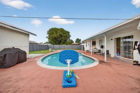 Villa ou maison à vendre à Miami, Floride: 4 chambres, 183.67 m2 № 1966349 - photo 25