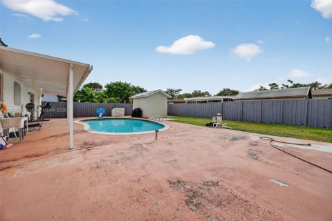 Villa ou maison à vendre à Miami, Floride: 4 chambres, 183.67 m2 № 1966349 - photo 28