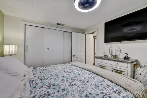 House in Tampa, Florida 4 bedrooms, 138.89 sq.m. № 2360546 - photo 16