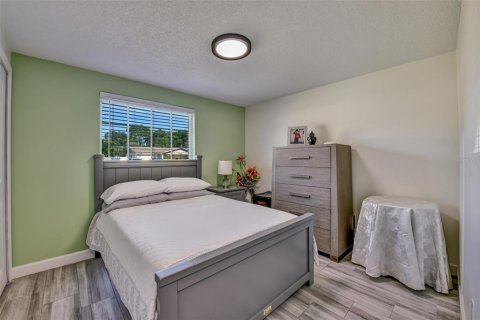 House in Tampa, Florida 4 bedrooms, 138.89 sq.m. № 2360546 - photo 25