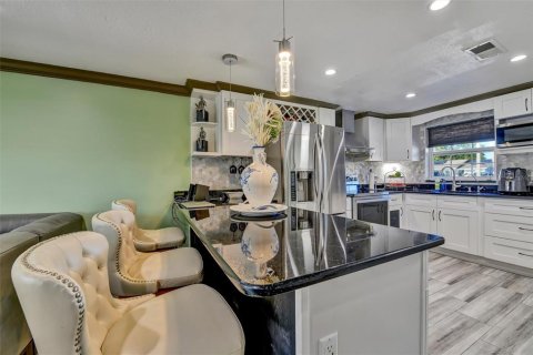 House in Tampa, Florida 4 bedrooms, 138.89 sq.m. № 2360546 - photo 12