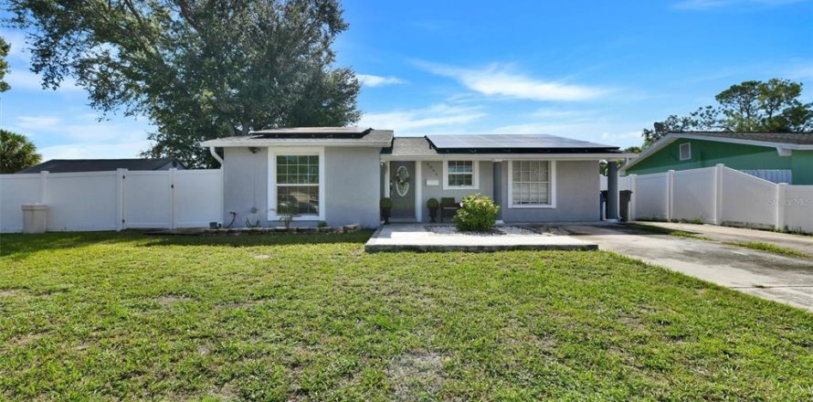 House in Tampa, Florida 4 bedrooms, 138.89 sq.m. № 2360546