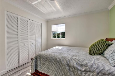 House in Tampa, Florida 4 bedrooms, 138.89 sq.m. № 2360546 - photo 17