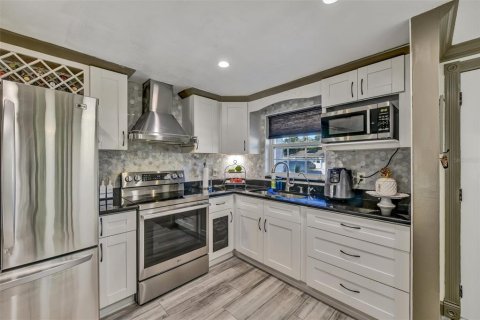 House in Tampa, Florida 4 bedrooms, 138.89 sq.m. № 2360546 - photo 13