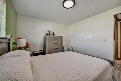 House in Tampa, Florida 4 bedrooms, 138.89 sq.m. № 2360546 - photo 26