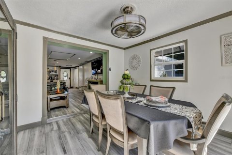 House in Tampa, Florida 4 bedrooms, 138.89 sq.m. № 2360546 - photo 27