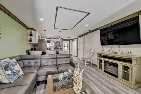 House in Tampa, Florida 4 bedrooms, 138.89 sq.m. № 2360546 - photo 21