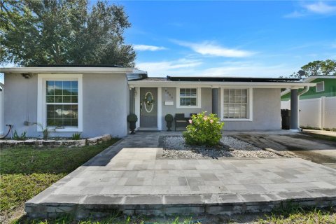 House in Tampa, Florida 4 bedrooms, 138.89 sq.m. № 2360546 - photo 4