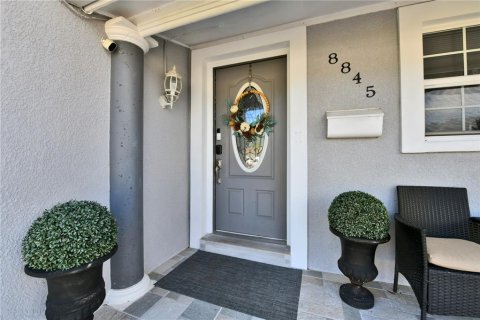 House in Tampa, Florida 4 bedrooms, 138.89 sq.m. № 2360546 - photo 3