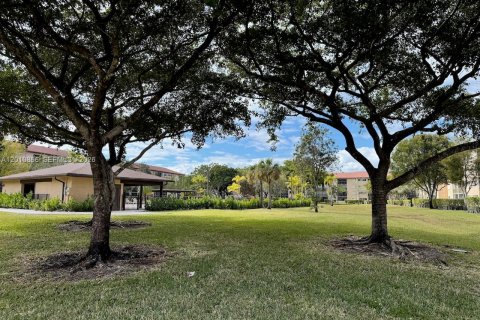 Condo in Pembroke Pines, Florida, 2 bedrooms  № 2091124 - photo 19