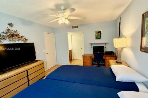 Condo in Pembroke Pines, Florida, 2 bedrooms  № 2091124 - photo 7
