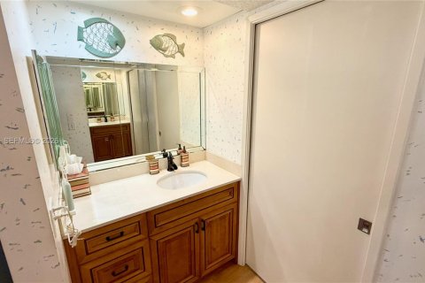 Condo in Pembroke Pines, Florida, 2 bedrooms  № 2091124 - photo 10