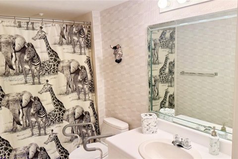 Condo in Pembroke Pines, Florida, 2 bedrooms  № 2091124 - photo 16