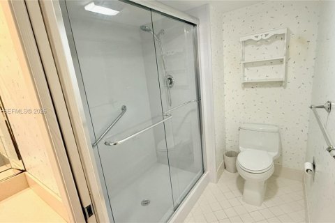 Condo in Pembroke Pines, Florida, 2 bedrooms  № 2091124 - photo 11