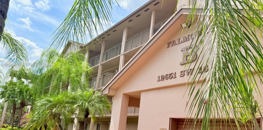 Condo in Pembroke Pines, Florida, 2 bedrooms  № 2091124