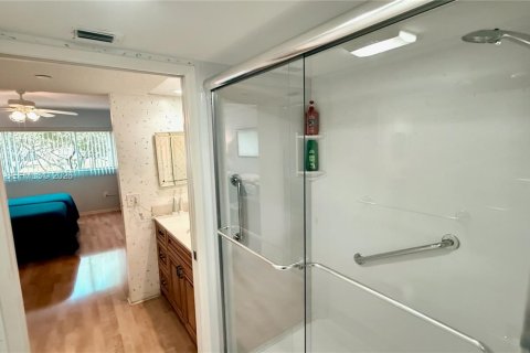 Condo in Pembroke Pines, Florida, 2 bedrooms  № 2091124 - photo 9