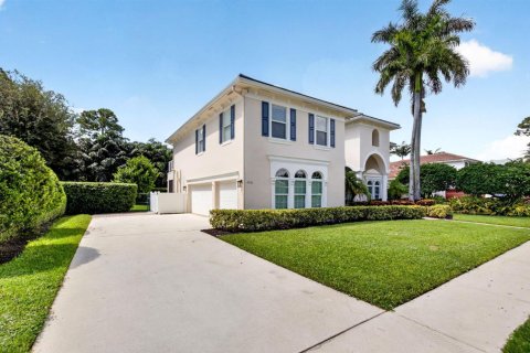 House in Boynton Beach, Florida 5 bedrooms, 365.48 sq.m. № 2249766 - photo 3