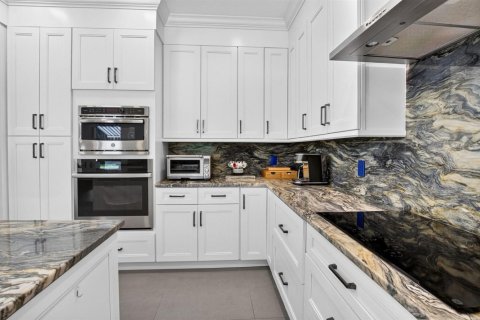 House in Boynton Beach, Florida 5 bedrooms, 365.48 sq.m. № 2249766 - photo 23